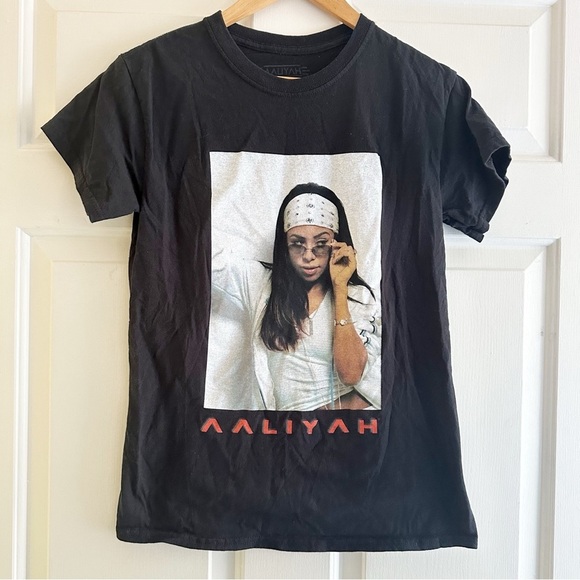 Aaliyah Tee T Shirt Black Vintage Style Graphic Short Sleeve Graphic Small - Picture 1 of 5